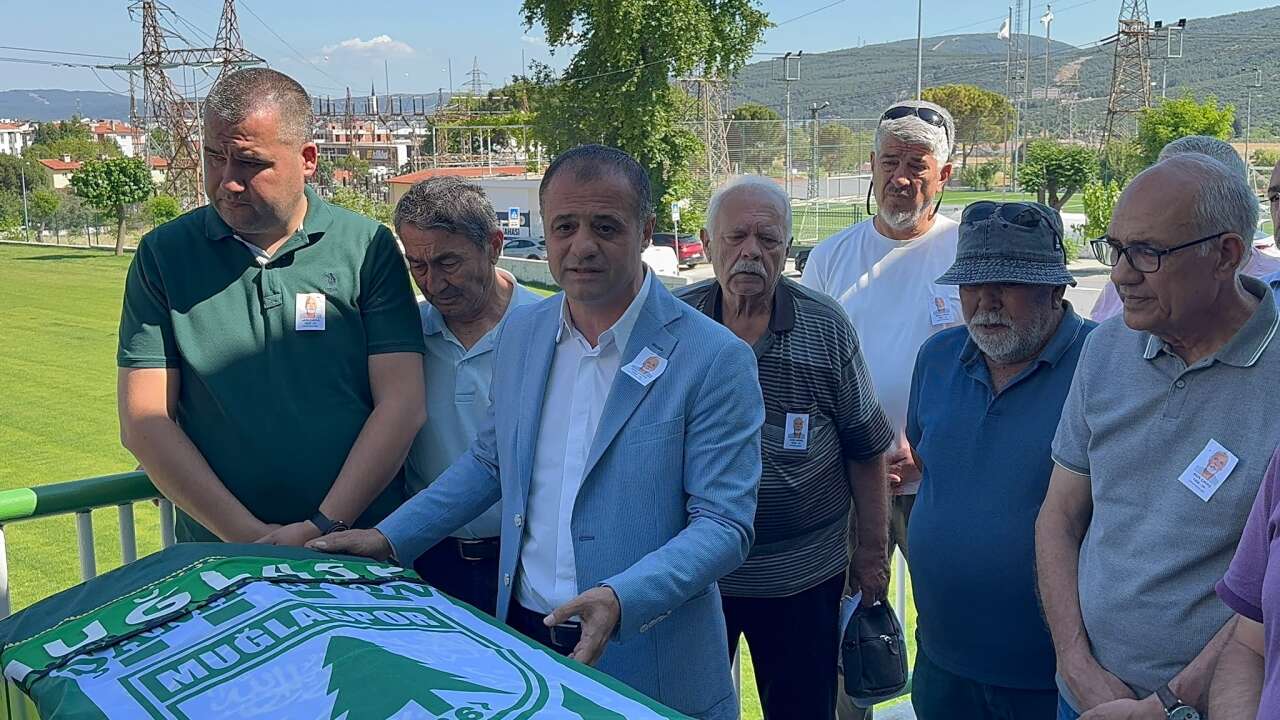 Akın Çavaş’ın Naaşı Muğlaspor Tesislerinde Karşılandı: Duygu Dolu Anlar Yaşandı 2